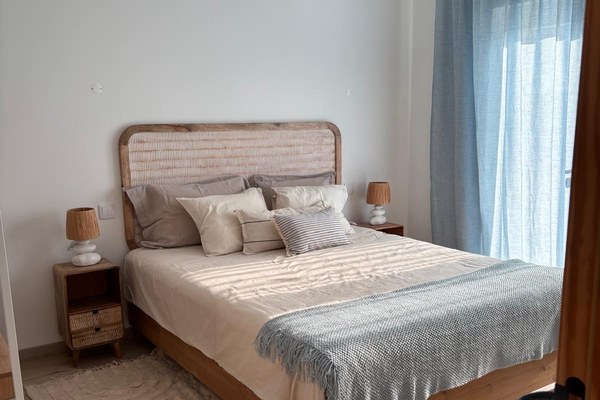 Casa T3 - Quarto, cabeceira em rattan, Odeceixe