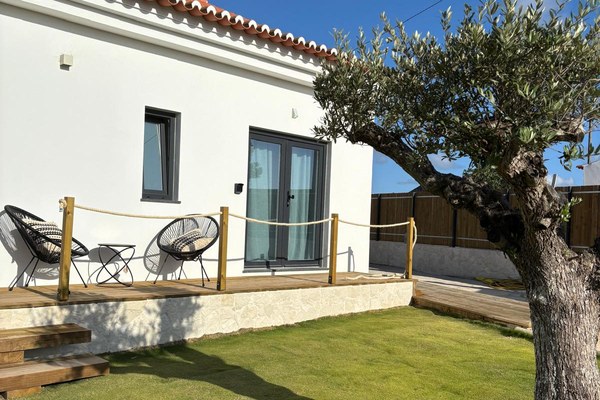 Casa T3 - Fachada e deck de madeira, Odeceixe